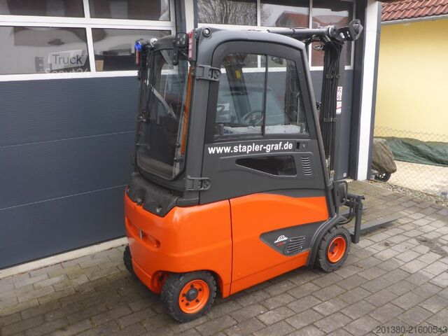 Viljuškar sa prednjim utovarivačem Linde E20