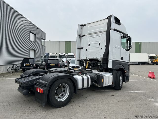 Standard tractor Mercedes-Benz Actros 1845 Gigaspace / Tacho V2 / PTO - Hydrau...