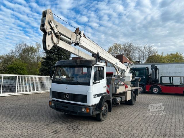 Camion équipé d'une grue MERCEDES-BENZ 814 Atego mit Böcker Dachdecker Kran AK25-650