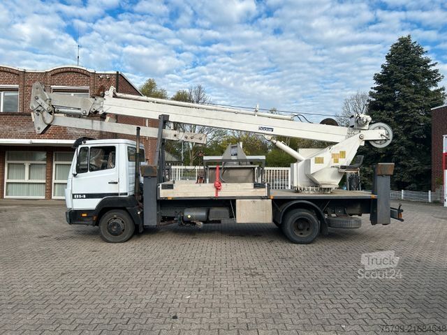 Camion équipé d'une grue MERCEDES-BENZ 814 Atego mit Böcker Dachdecker Kran AK25-650