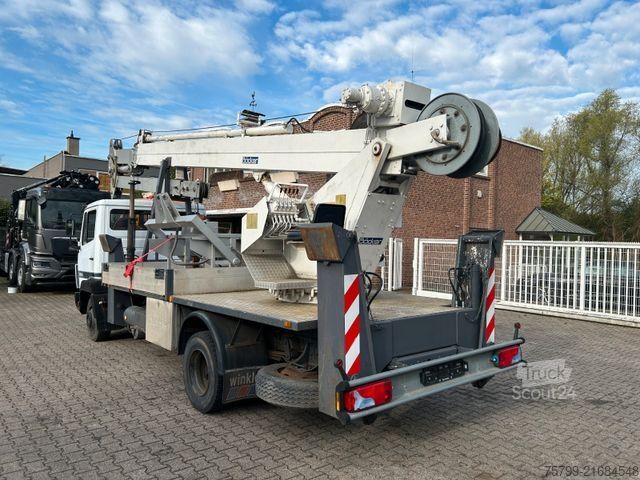 Camion équipé d'une grue MERCEDES-BENZ 814 Atego mit Böcker Dachdecker Kran AK25-650