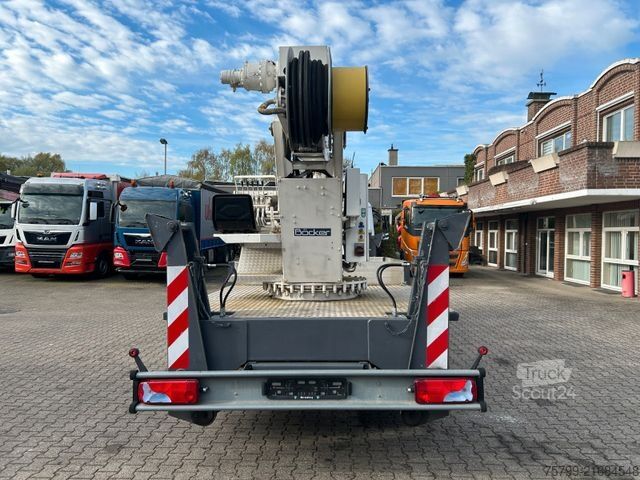 Camion équipé d'une grue MERCEDES-BENZ 814 Atego mit Böcker Dachdecker Kran AK25-650