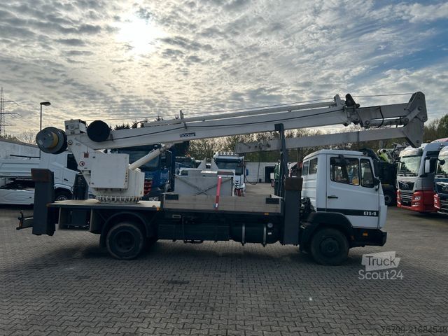 Camion équipé d'une grue MERCEDES-BENZ 814 Atego mit Böcker Dachdecker Kran AK25-650