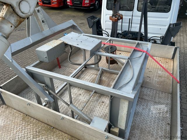 Camion équipé d'une grue MERCEDES-BENZ 814 Atego mit Böcker Dachdecker Kran AK25-650