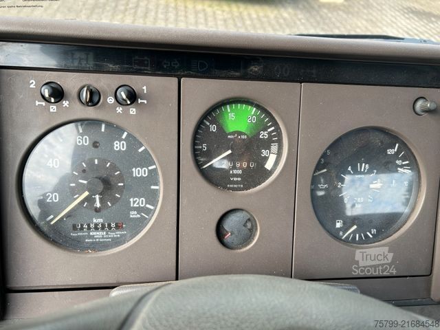 Camion équipé d'une grue MERCEDES-BENZ 814 Atego mit Böcker Dachdecker Kran AK25-650