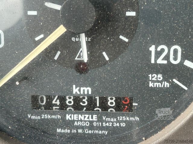 Camion équipé d'une grue MERCEDES-BENZ 814 Atego mit Böcker Dachdecker Kran AK25-650