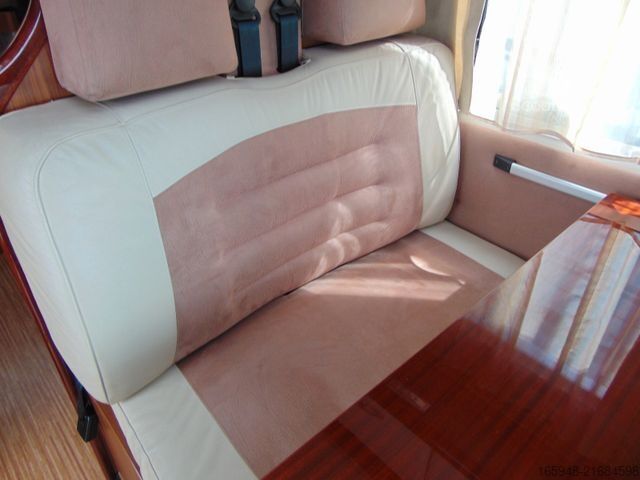 Półzintegrowany kamper ADRIA MERCEDES - POLARIS - seiner Zeit weit voraus