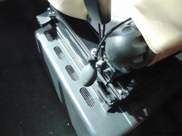 Półzintegrowany kamper ADRIA MERCEDES - POLARIS - seiner Zeit weit voraus