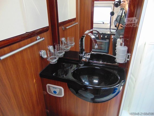 Półzintegrowany kamper ADRIA MERCEDES - POLARIS - seiner Zeit weit voraus