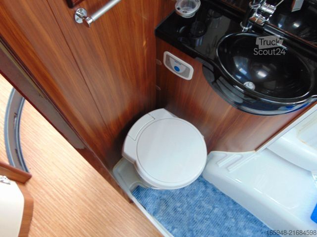 Półzintegrowany kamper ADRIA MERCEDES - POLARIS - seiner Zeit weit voraus