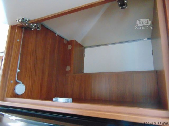 Półzintegrowany kamper ADRIA MERCEDES - POLARIS - seiner Zeit weit voraus