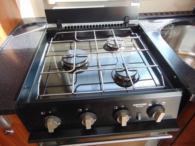 Półzintegrowany kamper ADRIA MERCEDES - POLARIS - seiner Zeit weit voraus