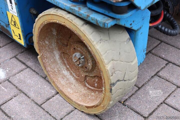 Ascensor cu foarfecă Genie GS3232 Hydraulic Outriggers, Electric, 11.75m Work