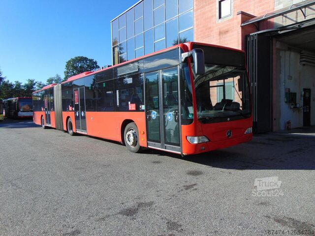 Articulated bus 