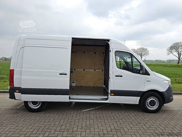 Bestelauto MERCEDES-BENZ ESPRINTER L2H2 41KwH Elektrisc