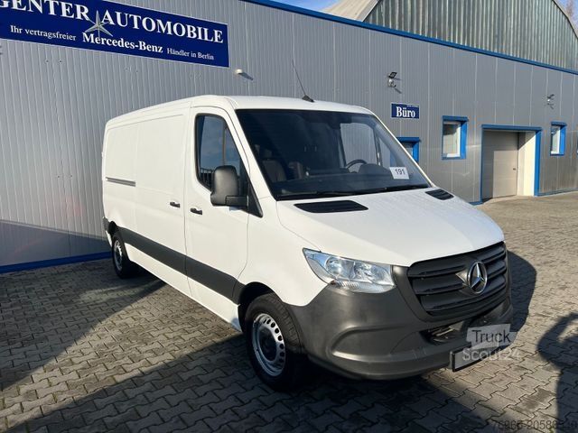 Панельний фургон MERCEDES-BENZ Sprinter 211 LANG ANHÄNGERKUPPLUNG KLIMA 3-SITZE