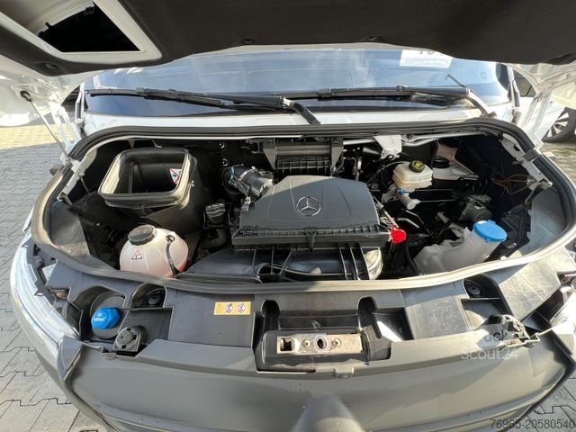 Панельний фургон MERCEDES-BENZ Sprinter 211 LANG ANHÄNGERKUPPLUNG KLIMA 3-SITZE