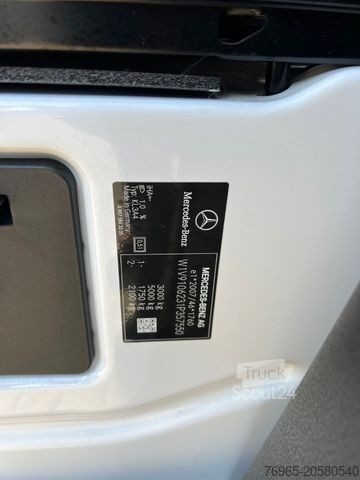 Furgon blaszak MERCEDES-BENZ Sprinter 211 LANG ANHÄNGERKUPPLUNG KLIMA 3-SITZE