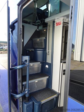 çift katlı Neoplan Skyliner L