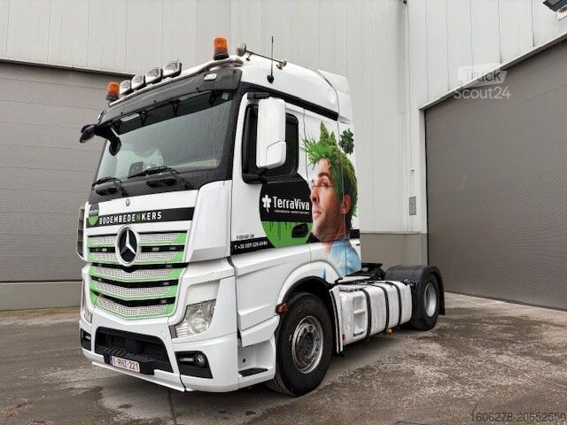 Standardowy ciągnik Mercedes-Benz Actros 1963