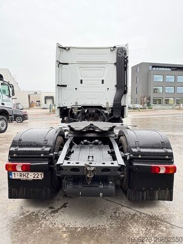 Standardowy ciągnik Mercedes-Benz Actros 1963