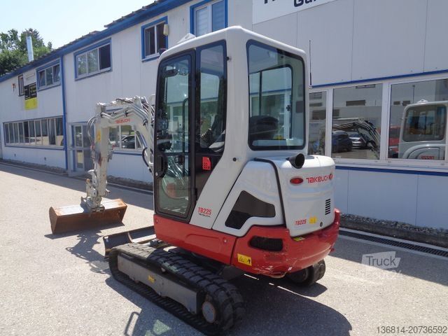 Mini bager TAKEUCHI TB 225 Powertilt Löffel Taklock 2.400 kg