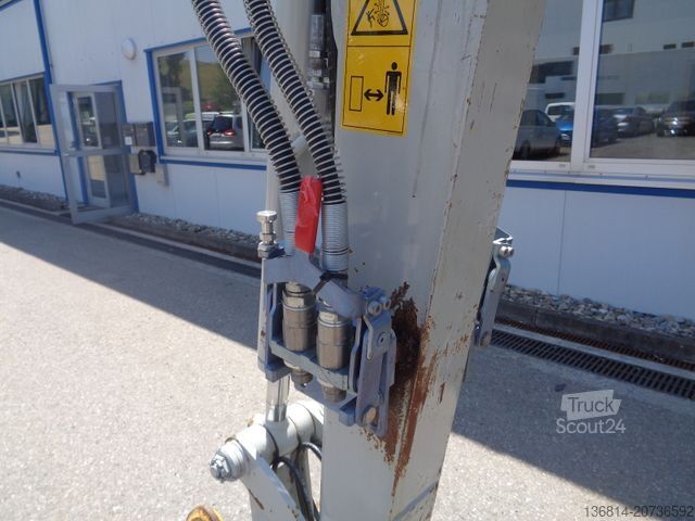 Mini bager TAKEUCHI TB 225 Powertilt Löffel Taklock 2.400 kg