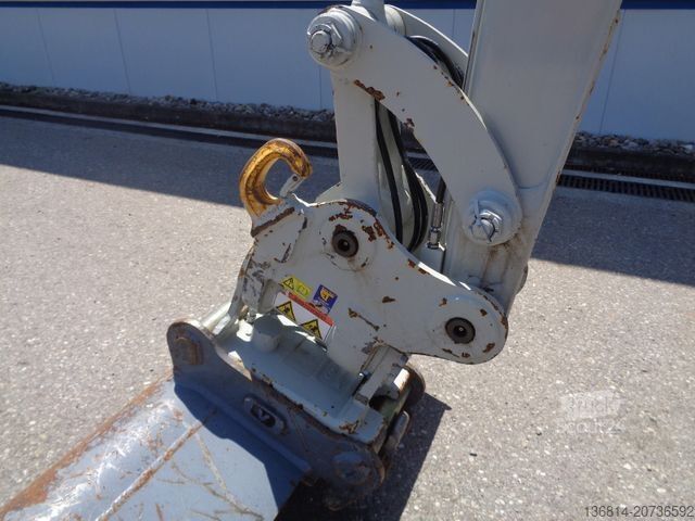 Mini bager TAKEUCHI TB 225 Powertilt Löffel Taklock 2.400 kg