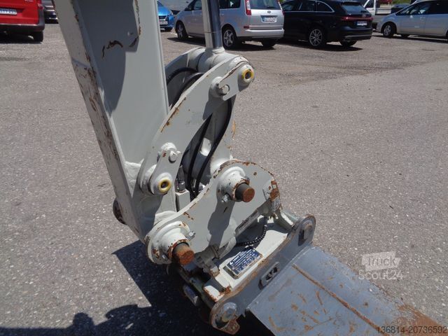 Mini bager TAKEUCHI TB 225 Powertilt Löffel Taklock 2.400 kg