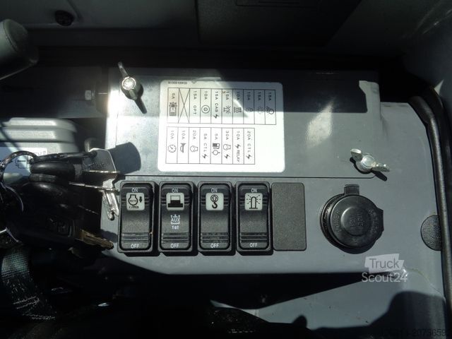 Mini bager TAKEUCHI TB 225 Powertilt Löffel Taklock 2.400 kg