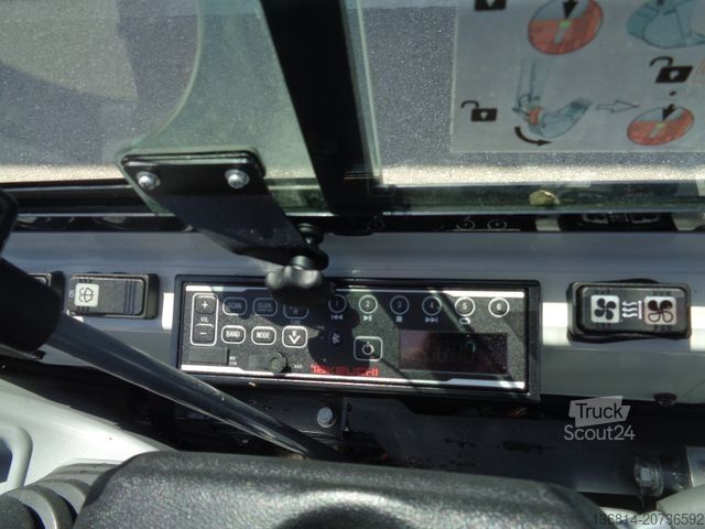 Mini bager TAKEUCHI TB 225 Powertilt Löffel Taklock 2.400 kg