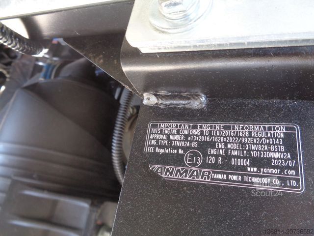 Mini bager TAKEUCHI TB 225 Powertilt Löffel Taklock 2.400 kg