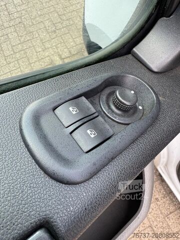 Furgão de painéis Renault Master **DCI125-AIRCO-L3-TUV03 26**