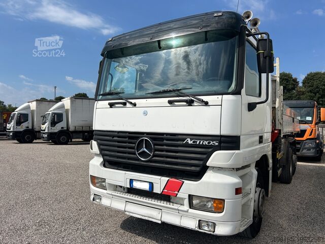 Wywrotka z dźwigiem Mercedes-Benz ACTROS 2543