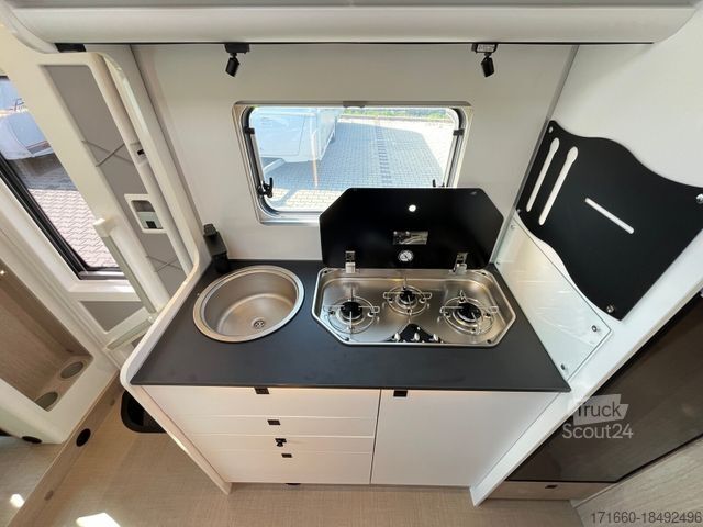 Ημιενσωματωμένο αυτοκινούμενο τροχόσπιτο BÜRSTNER Lyseo Time Skyline 690 G Winterpaket