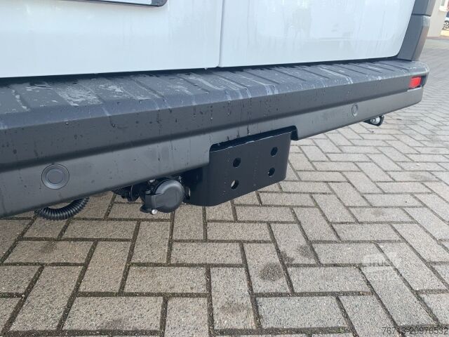 Slēgtais furgons Renault Trafic KASTEN BUSINESS L2H1 BLUE dCi 130 PDC+LED