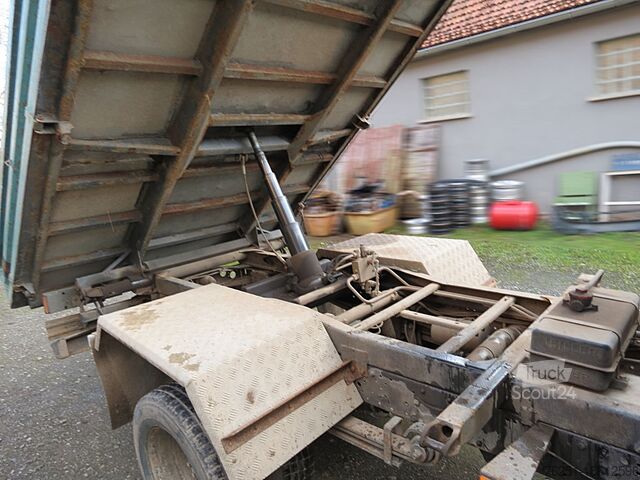 Trojcestný sklápač Mercedes-Benz Vario 612 DoKa Standheizung AHK