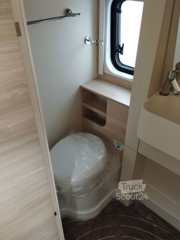 Husbil EURAMOBIL Van V 635 EB Captain-Chair- Sitze, Skyroof, RFK