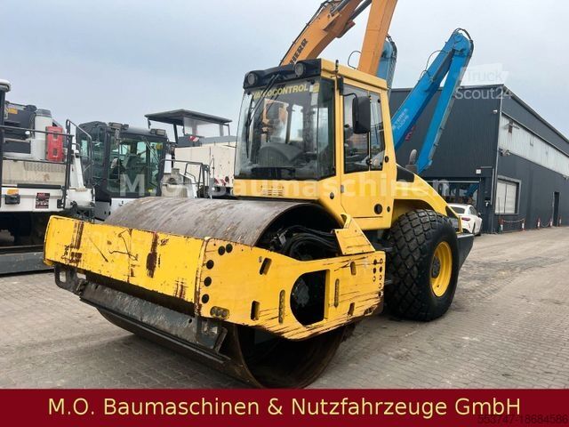 Pojedynczy walec bębnowy BOMAG BW 213 D4-4BVC / 14,9 T / Walzenzug /