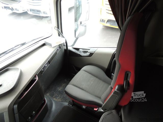 Standard tractor unit VOLVO FH 500 Globetrotter