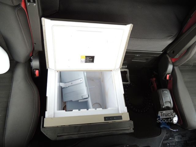 Standard tractor unit VOLVO FH 500 Globetrotter