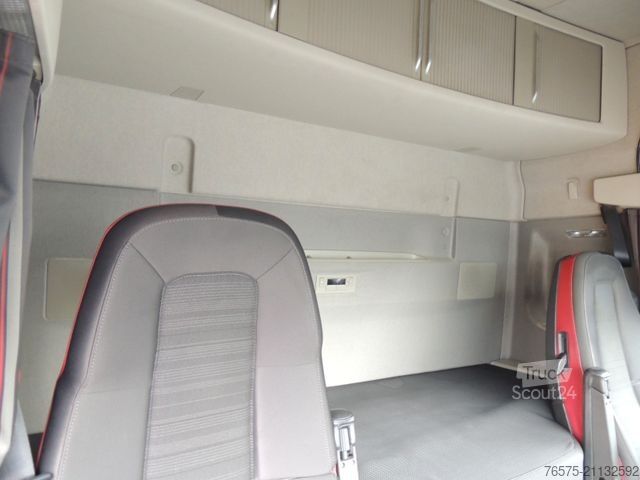 Standard tractor unit VOLVO FH 500 Globetrotter