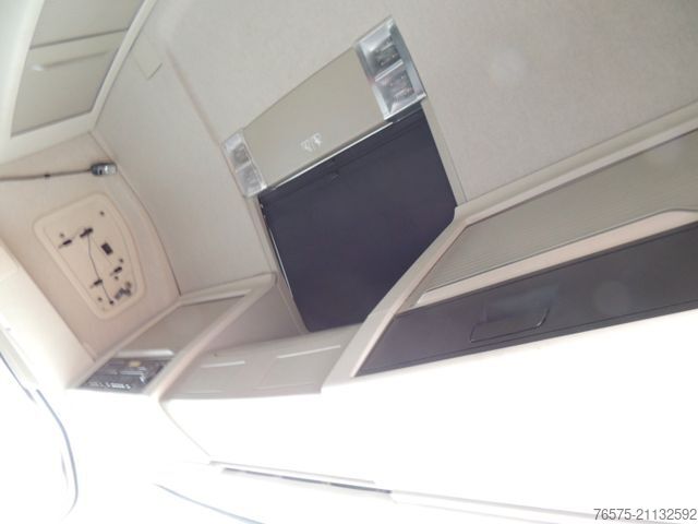 Standard tractor unit VOLVO FH 500 Globetrotter