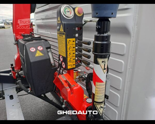 Minibus FIAT FIAT DUCATO CON CASSONE FISSO E GRU