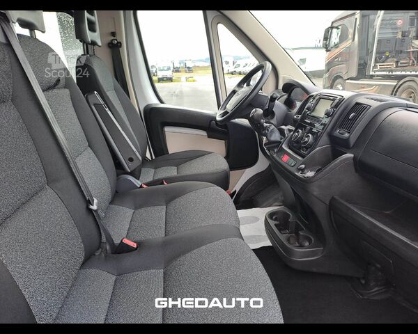 Minibus FIAT FIAT DUCATO CON CASSONE FISSO E GRU