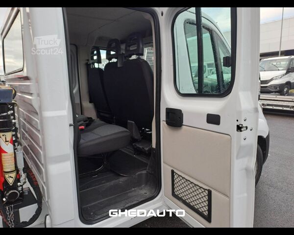 Minibus FIAT FIAT DUCATO CON CASSONE FISSO E GRU