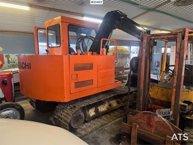 Tela-alustainen kaivinkone Hitachi UH033