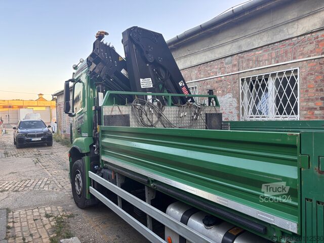 Macara montată pe camion Mercedes-Benz Arocs