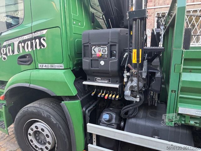 Macara montată pe camion Mercedes-Benz Arocs