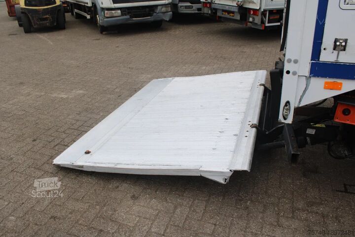 Resväska Mercedes-Benz Antos 360 + euro 6 + lift